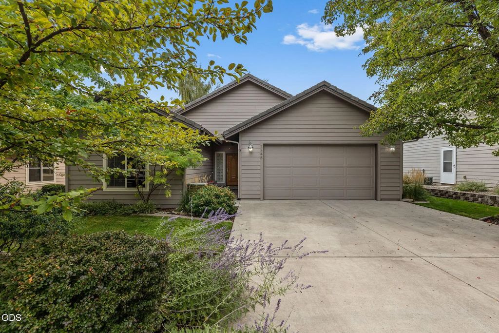 1748 Nw Nickernut Place, Redmond