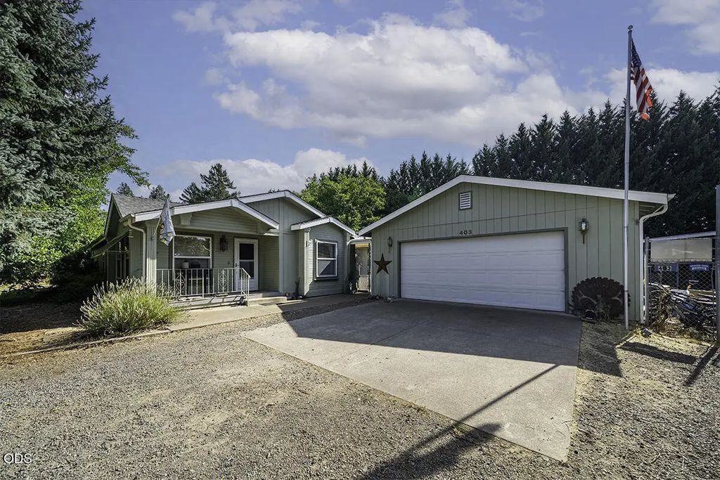 403 Black Tail Lane, Shady Cove