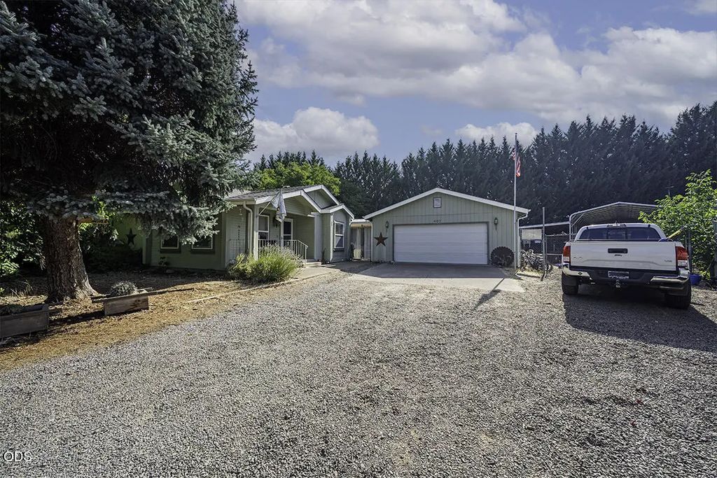 403 Black Tail Lane, Shady Cove