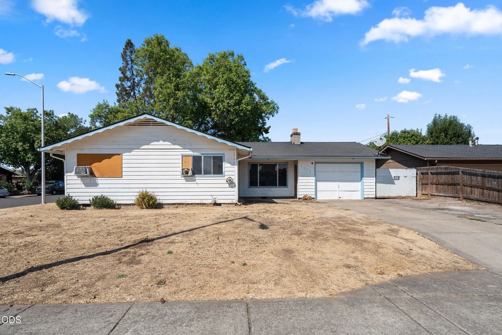 7675 Gladstone Avenue, White City