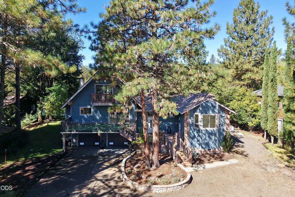 965 Old Ferry Road, Shady Cove