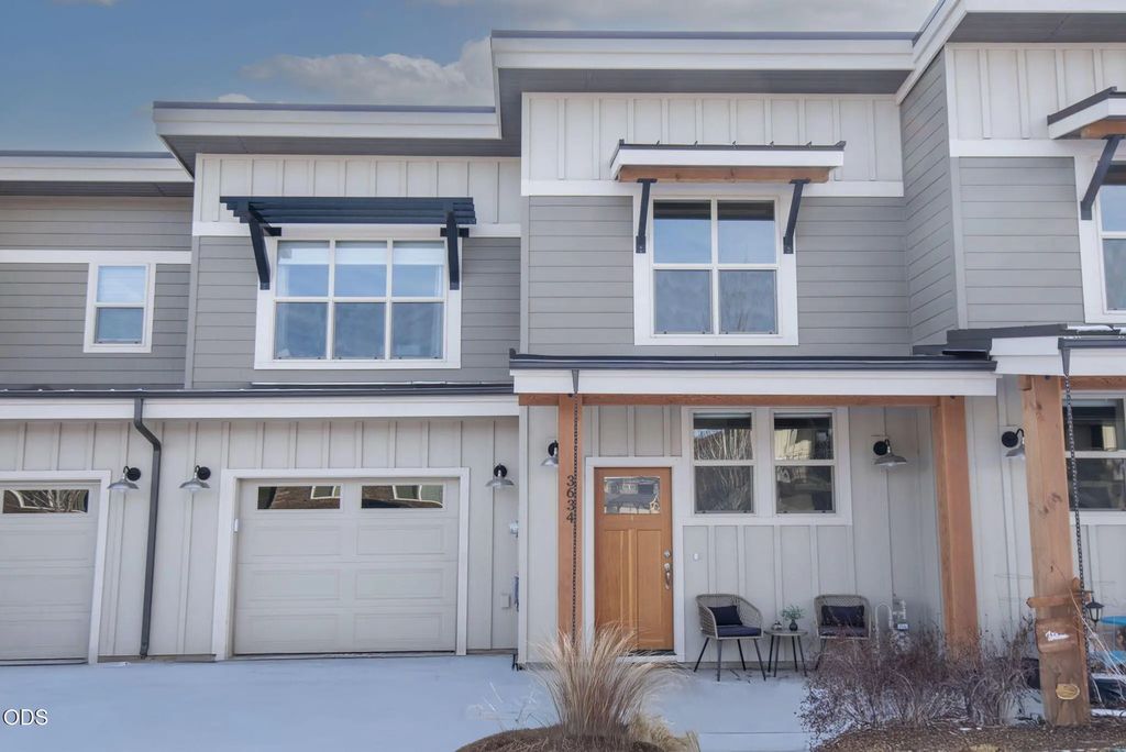 3634 Sw Badger Avenue, Redmond