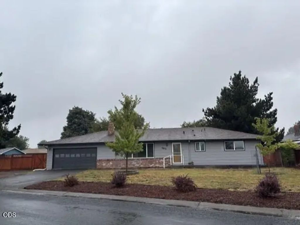 5911 Peck Drive, Klamath Falls