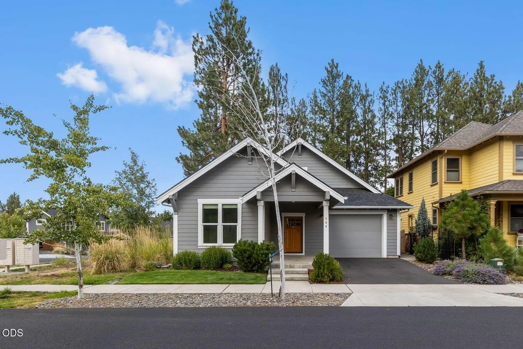 904 E Horse Back Trail, Sisters