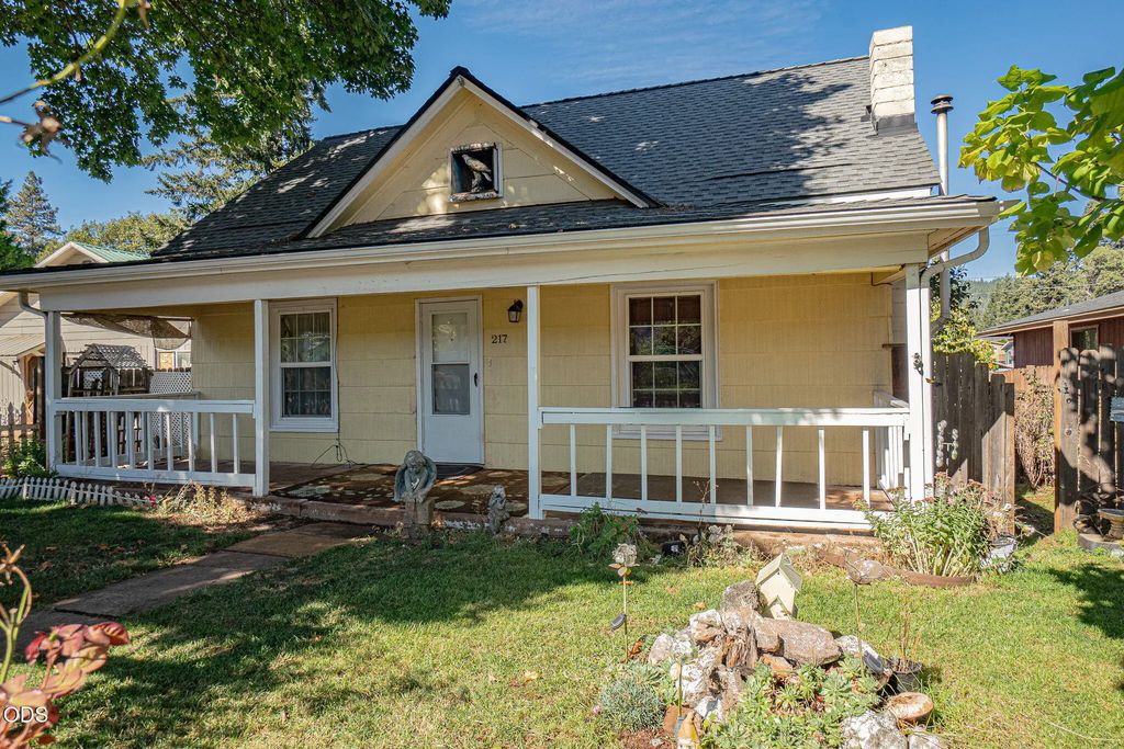217 Broad Street, Butte Falls