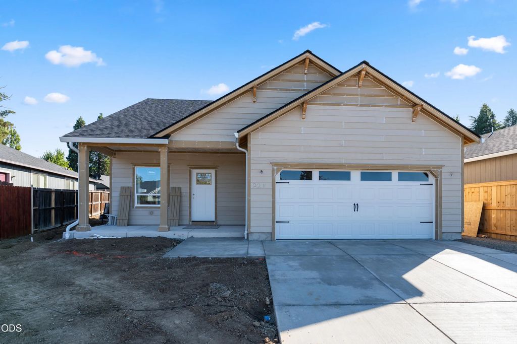 2211 Piazza Drive, Medford