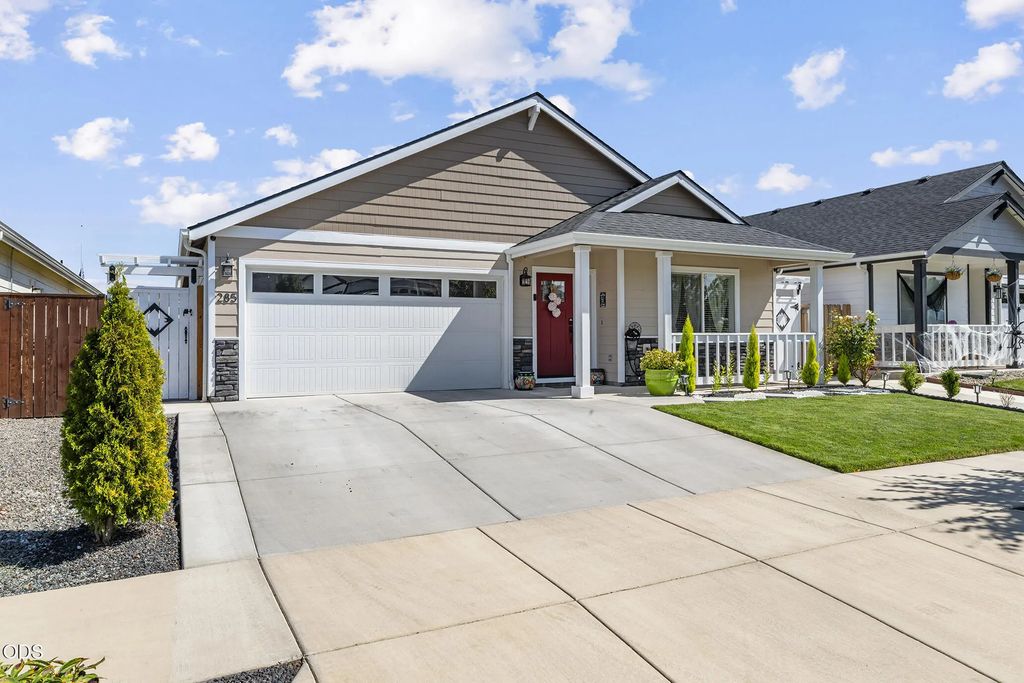 285 Reanna Way, Medford
