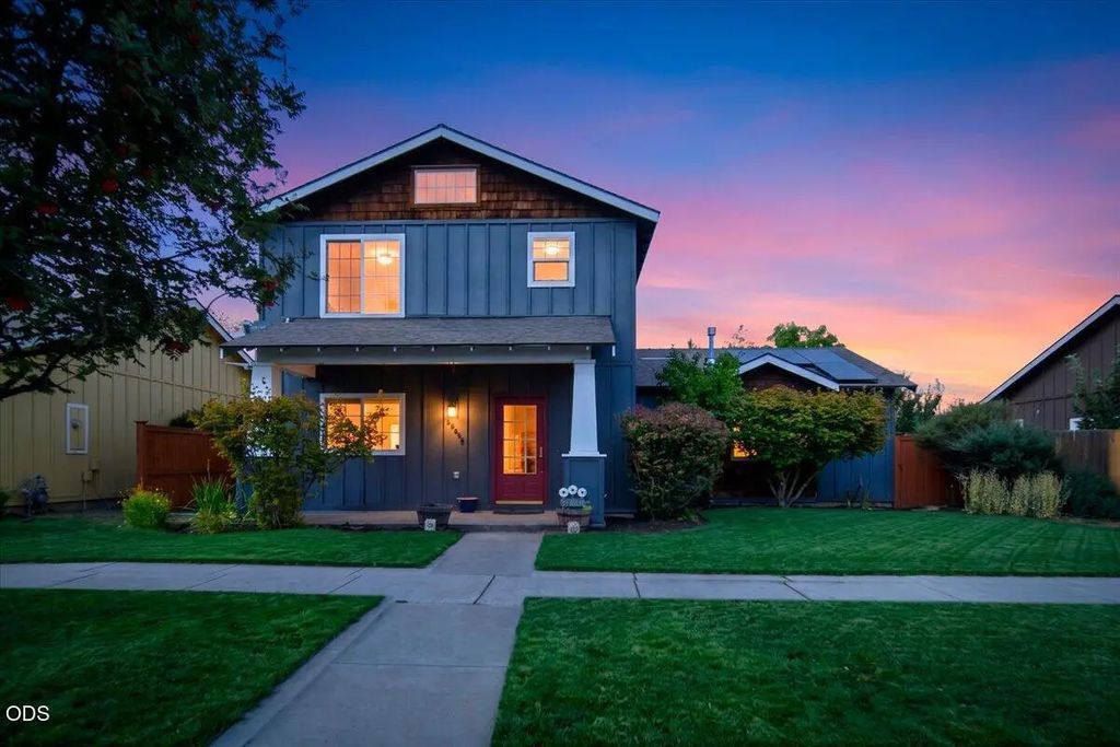 20652 White Dove Lane, Bend
