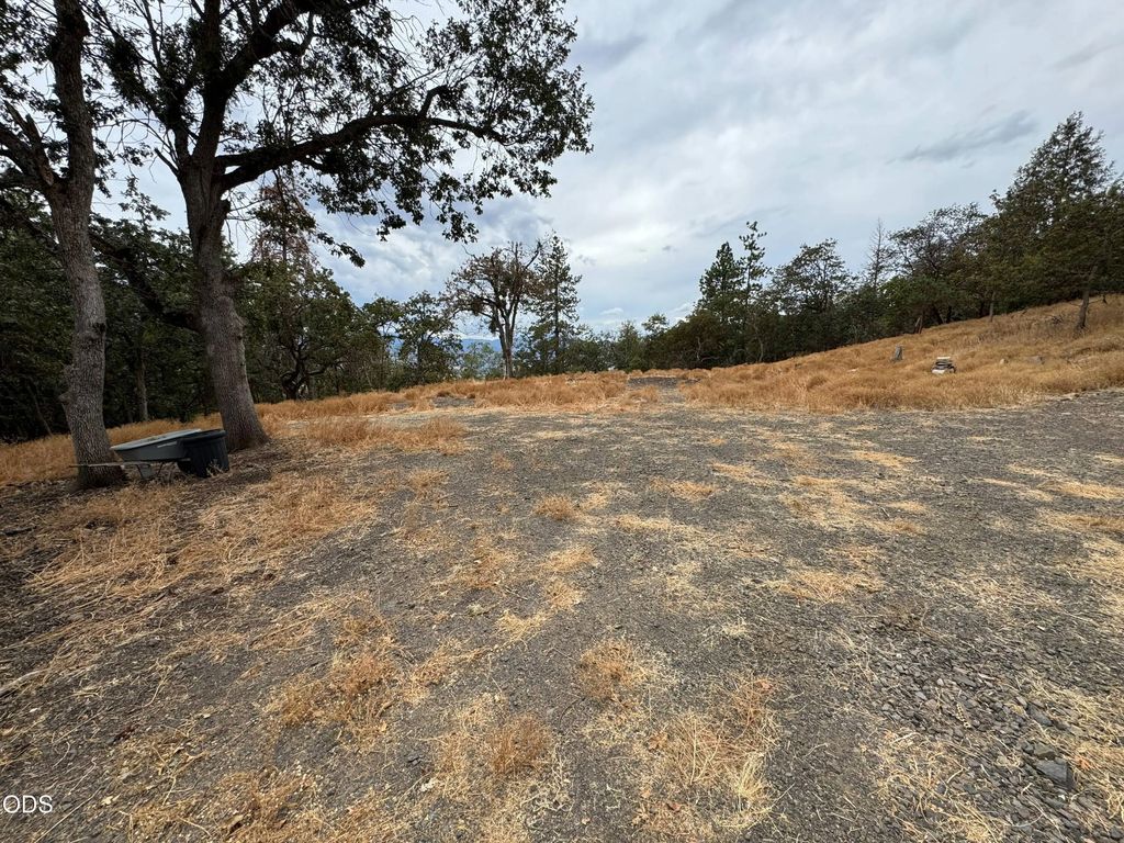 6061 Hillcrest Road, Medford
