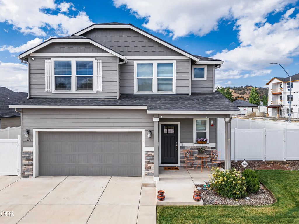 1675 Monarch Lane, Medford