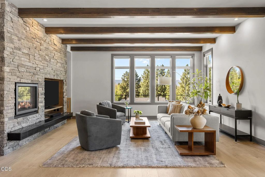 62720 Nw Ridge Rock Court, Bend