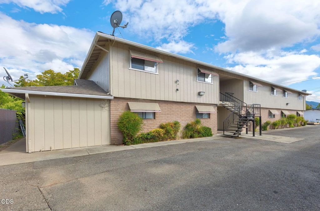 1704 Ne Fairview Avenue, Grants Pass