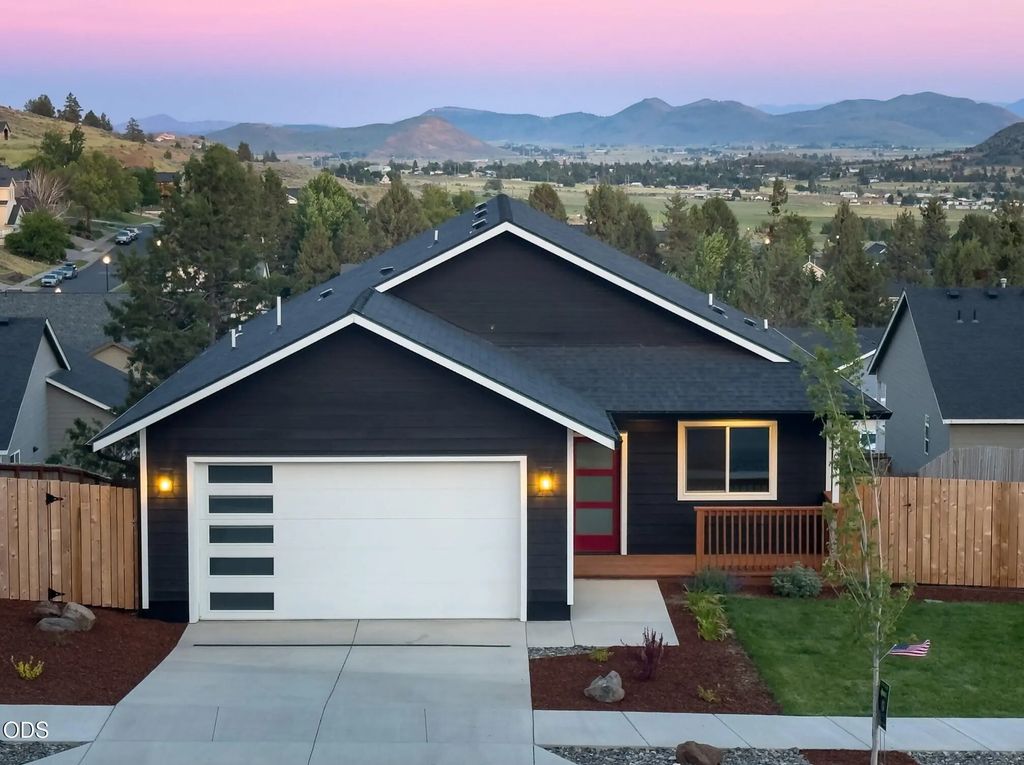 1176 Orange Blossom Drive 139, Klamath Falls