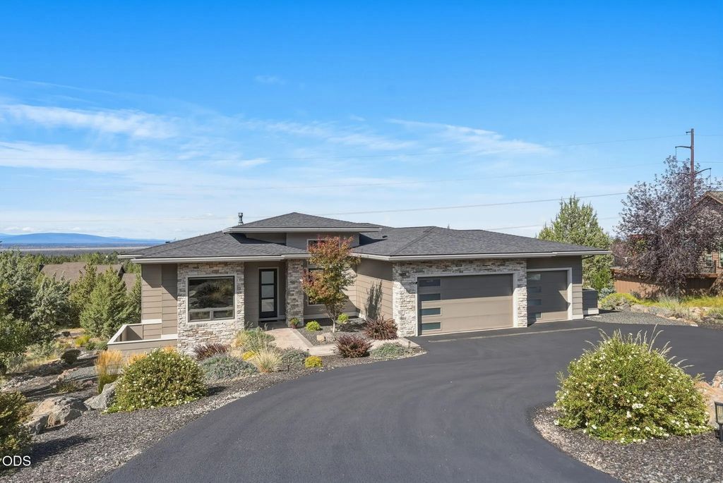 883 Highland View Loop, Redmond