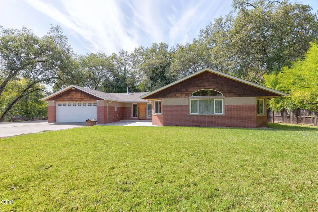 1410 Applegate Avenue, Grants Pass
