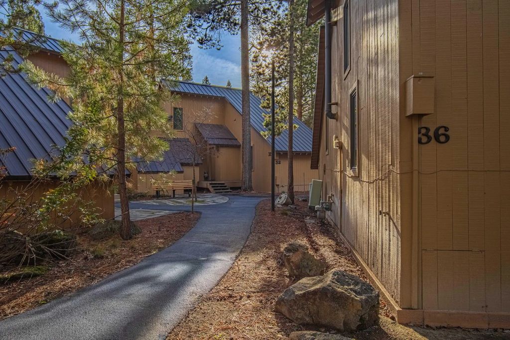 17611 Cluster Cabin Lane 36, Sunriver