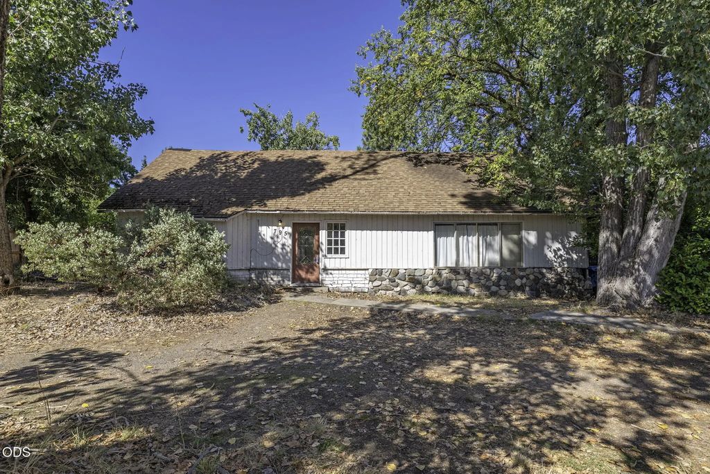 795 Tolman Creek Road, Ashland