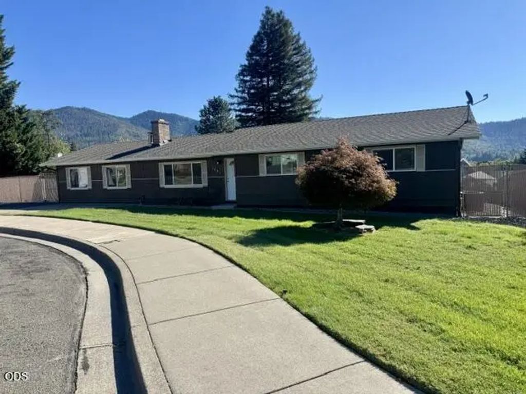 1931 Nw Candler Avenue, Grants Pass