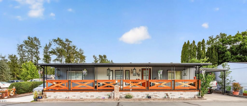 20055 Highway 62 Unit 15, Shady Cove
