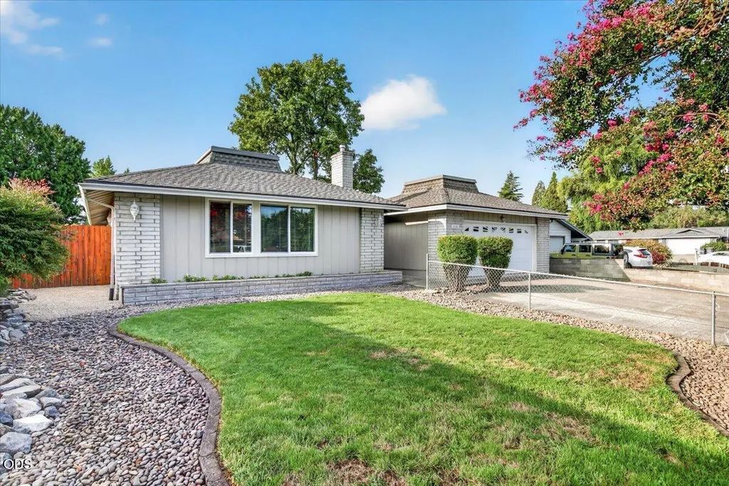 616 Hemlock Avenue, Central Point