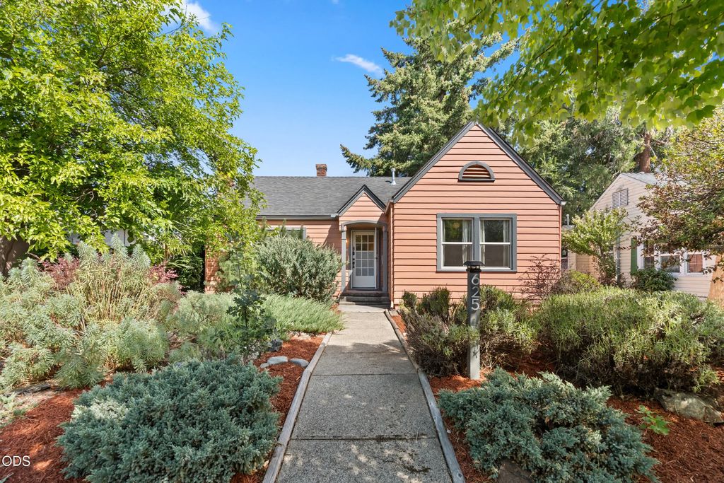 625 S Holly Street, Medford