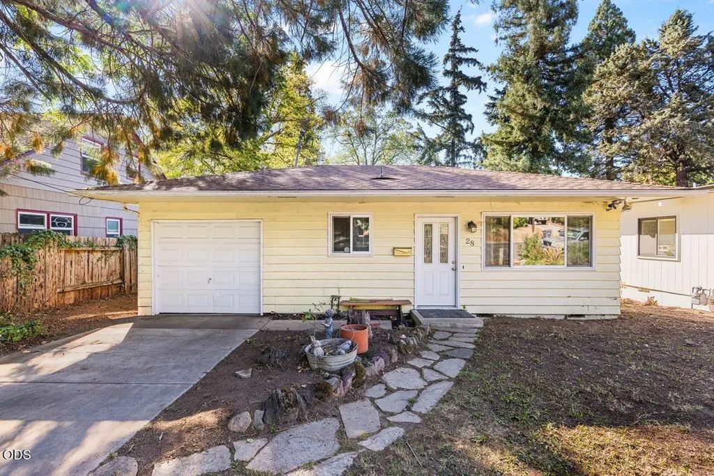 28 Eastwood Drive, Medford