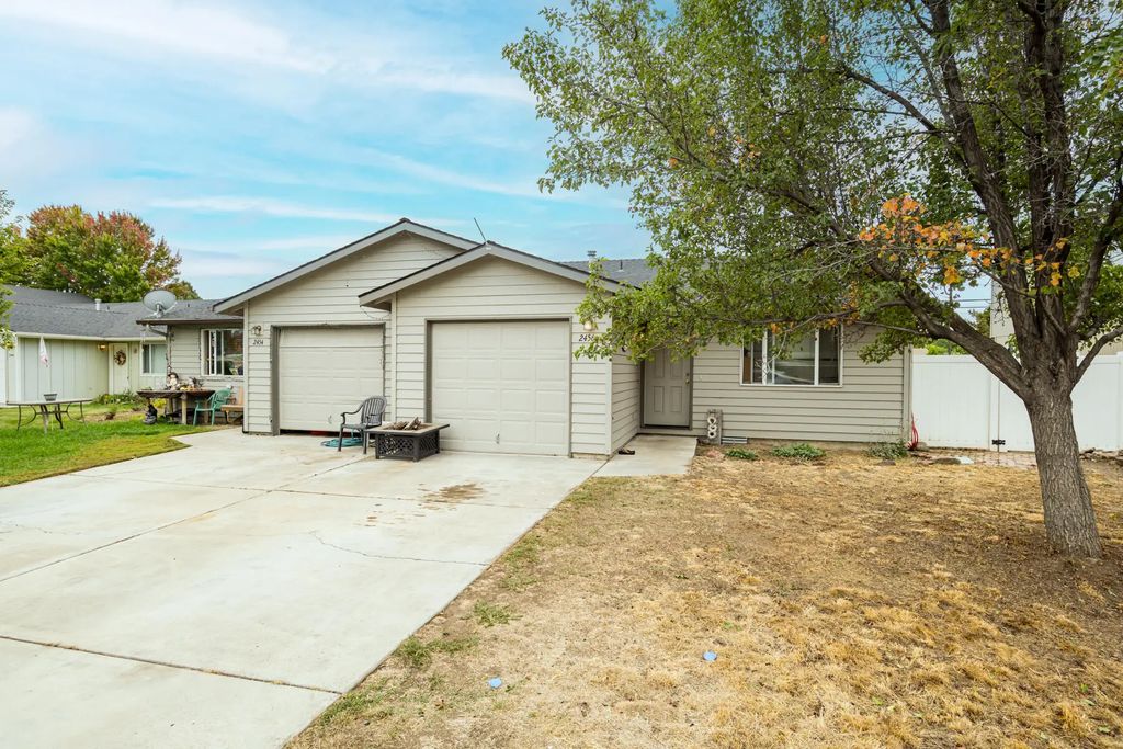 2454 Sw Wickiup Court, Redmond