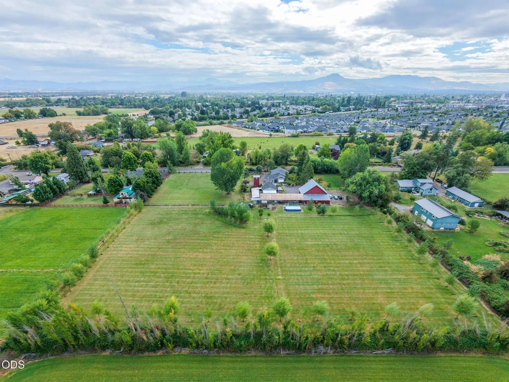 4919 Grant Road, Central Point