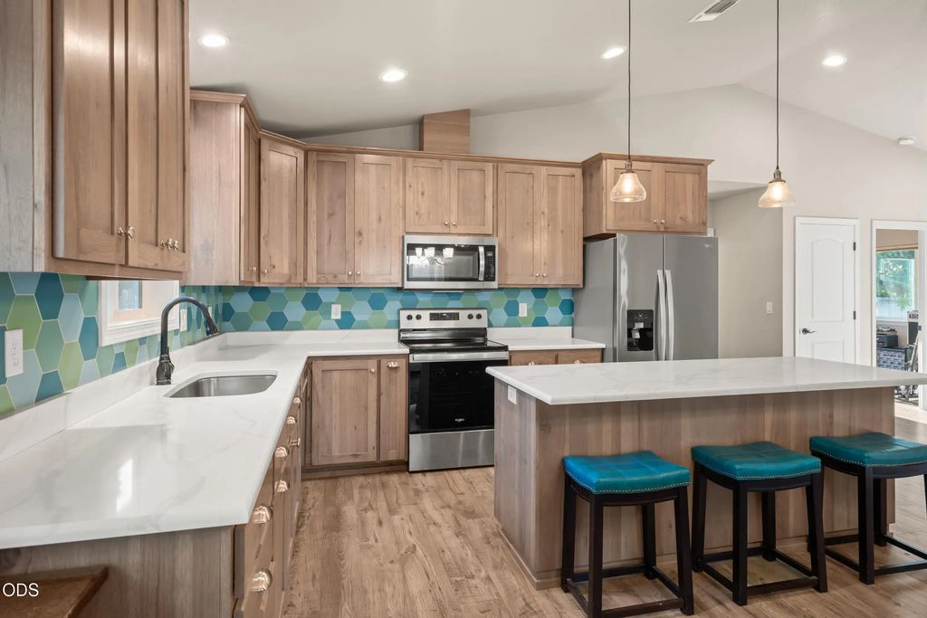 2186 Lower River Road, Grants Pass