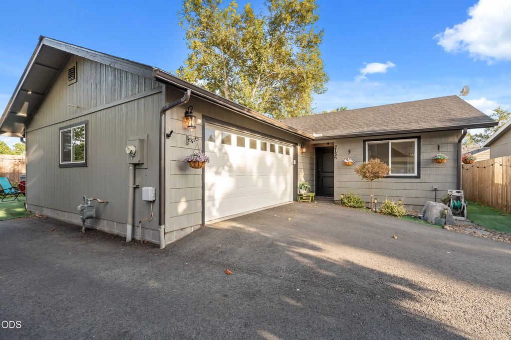 2186 Lower River Road, Grants Pass