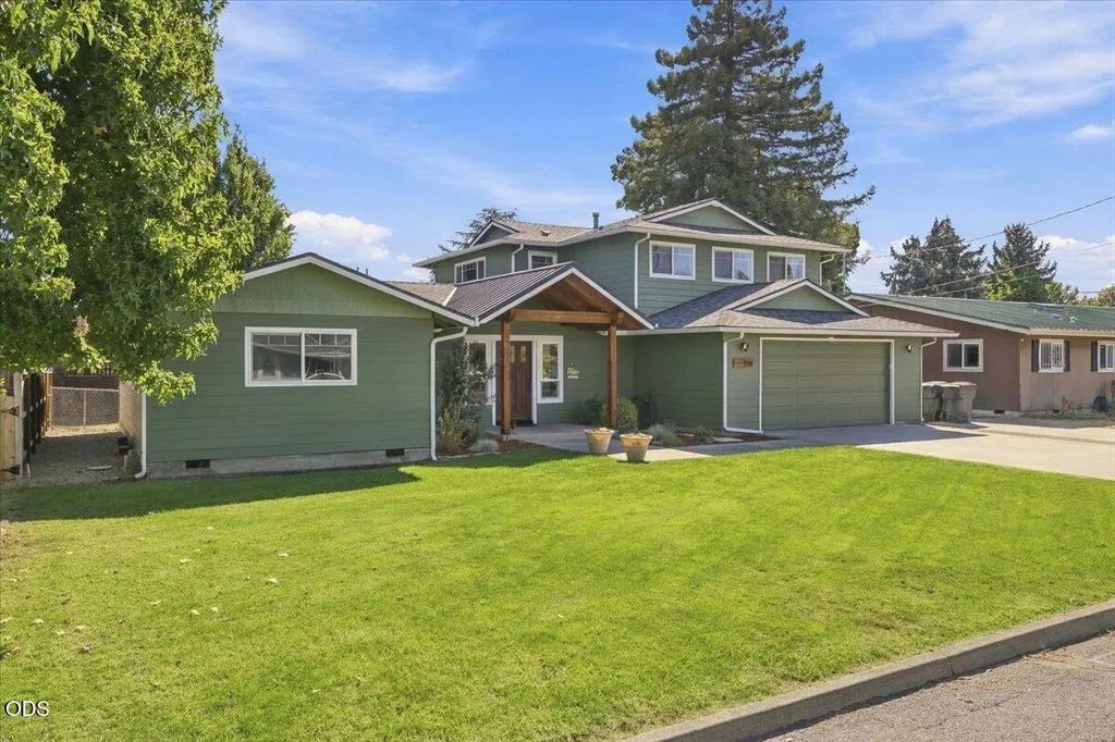 755 S 4th Street, Central Point