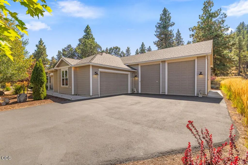 6920 Redstart Road, Klamath Falls