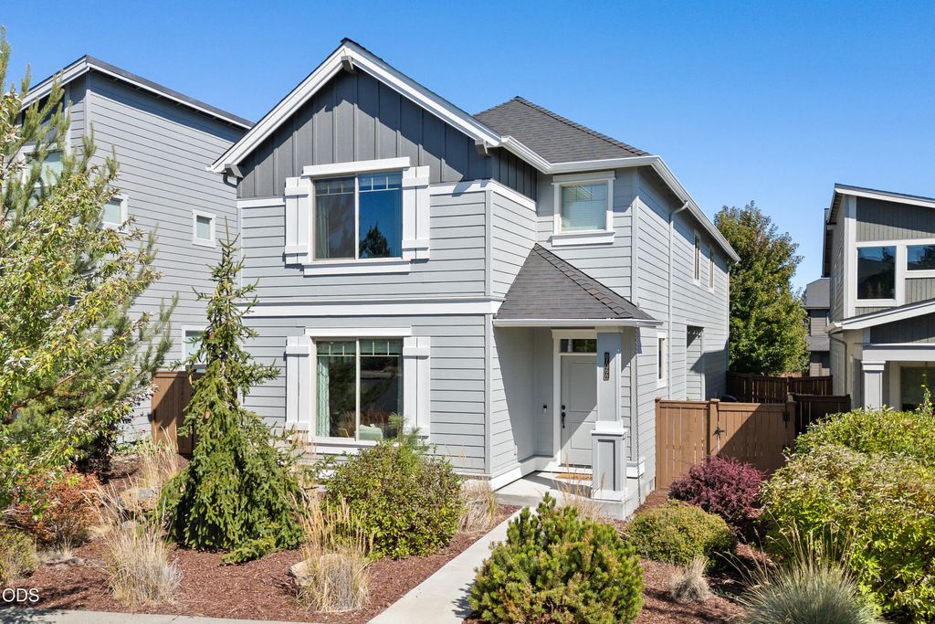 61066 Se Sydney Harbor Drive, Bend