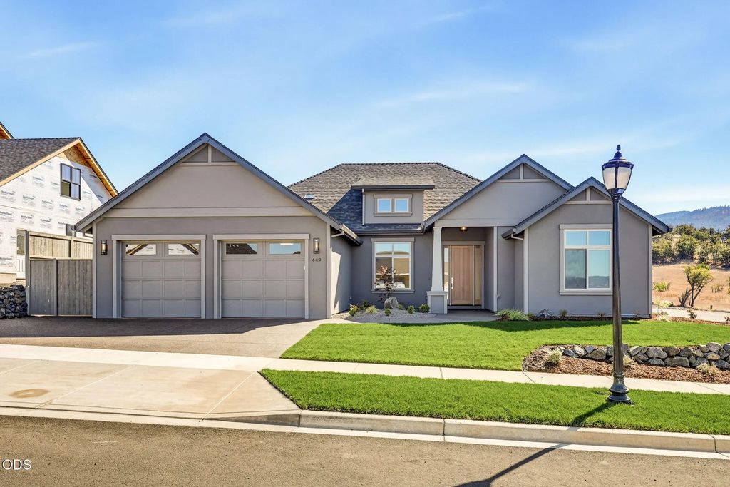 449 Autumn Hills Drive, Medford