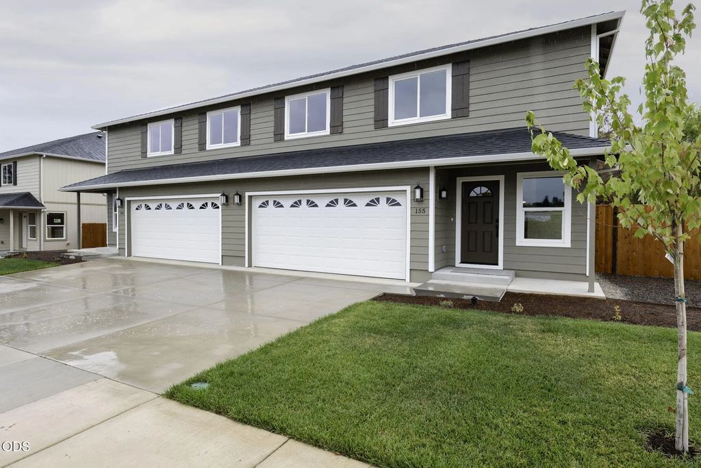 155 Se Champagne Court, Grants Pass