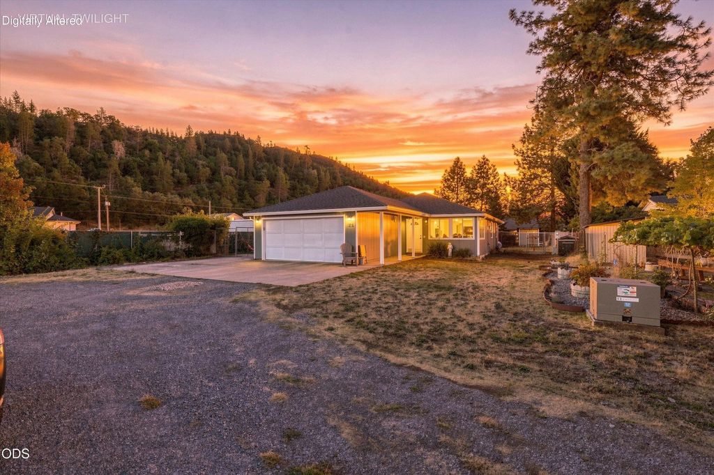 125 Penny Lane, Shady Cove
