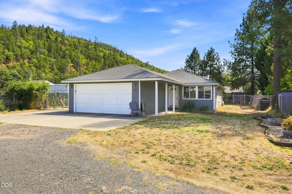 125 Penny Lane, Shady Cove