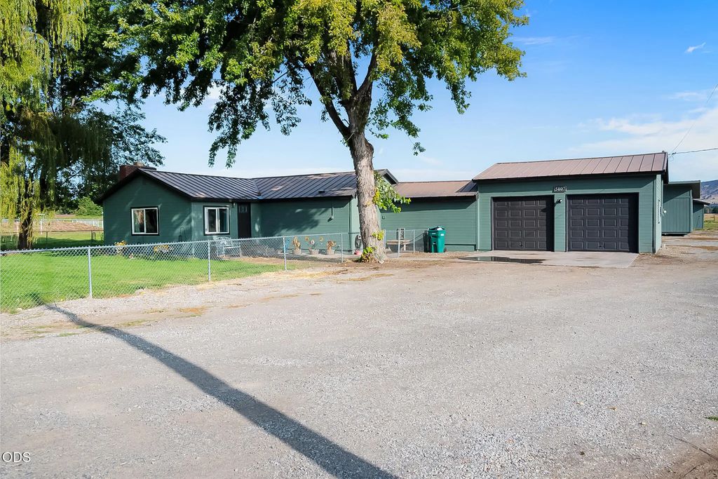 5807 Airway Drive, Klamath Falls
