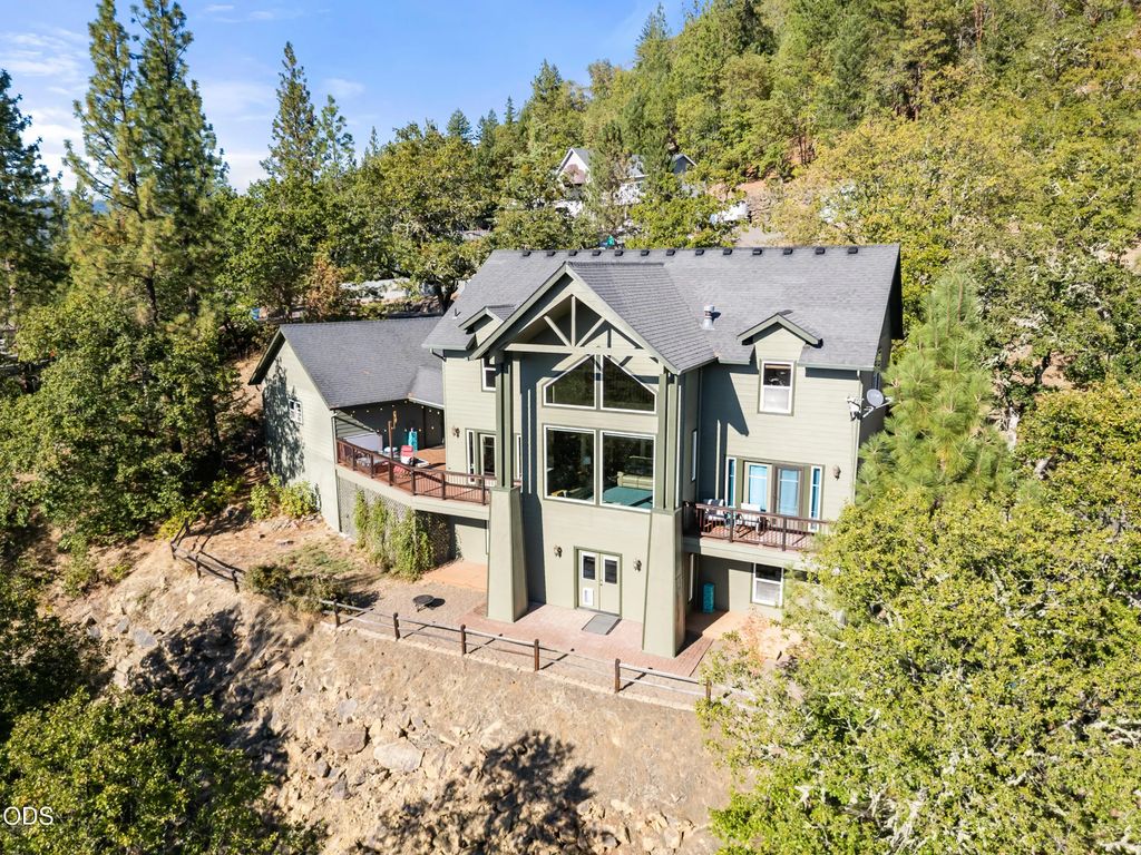 33 Quail Run Drive, Shady Cove