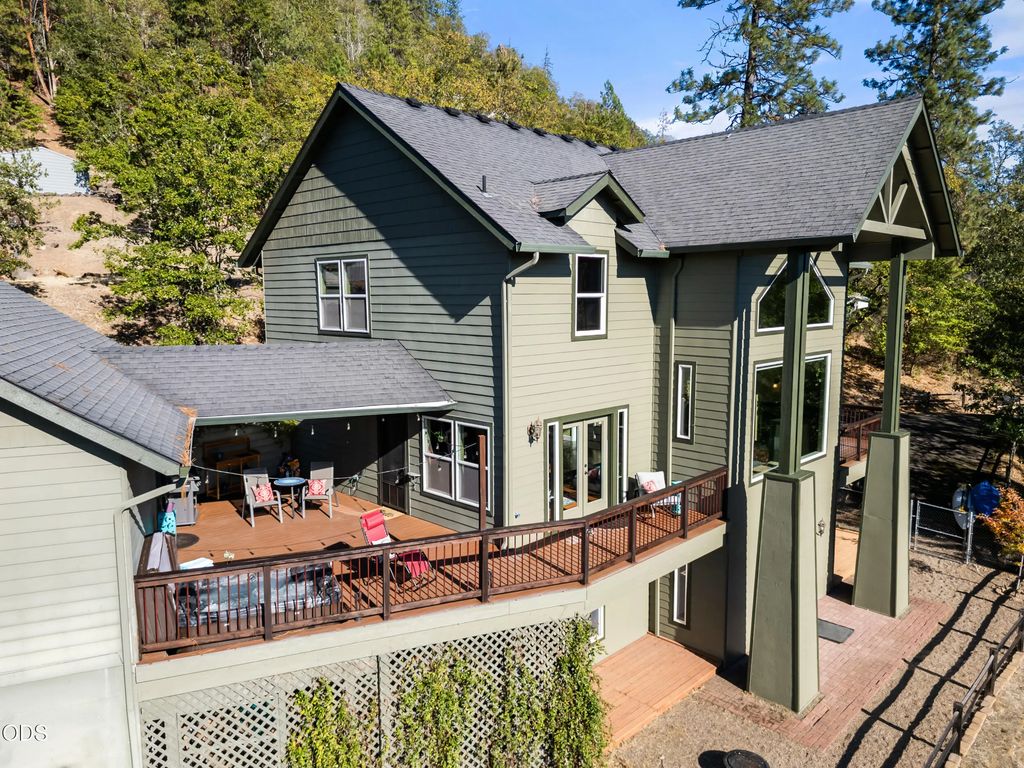 33 Quail Run Drive, Shady Cove
