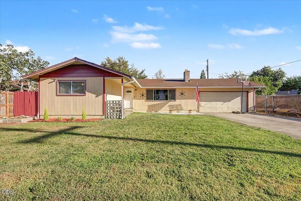 2633 Fenton Street, White City