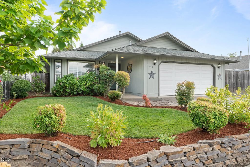 1643 Jessica Circle, Central Point