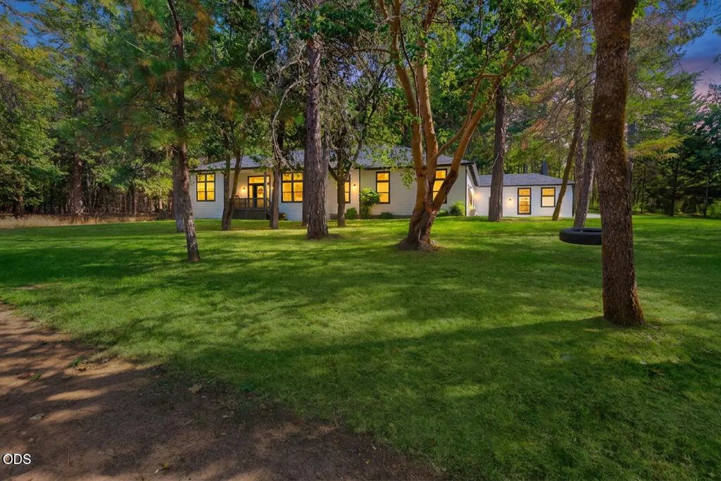 495 Sugar Pine Drive, Merlin