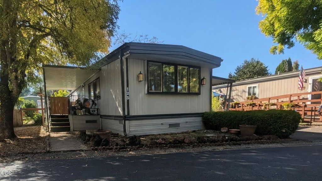 1475 Green Acres Road Spc 123, Eugene