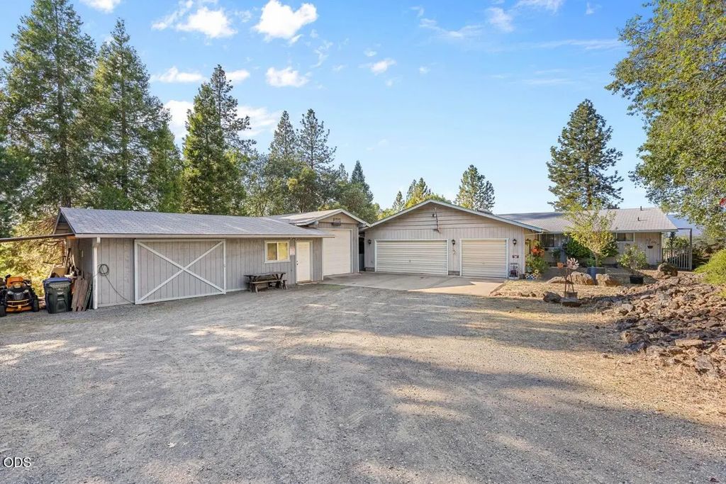 758 Summit Loop, Grants Pass