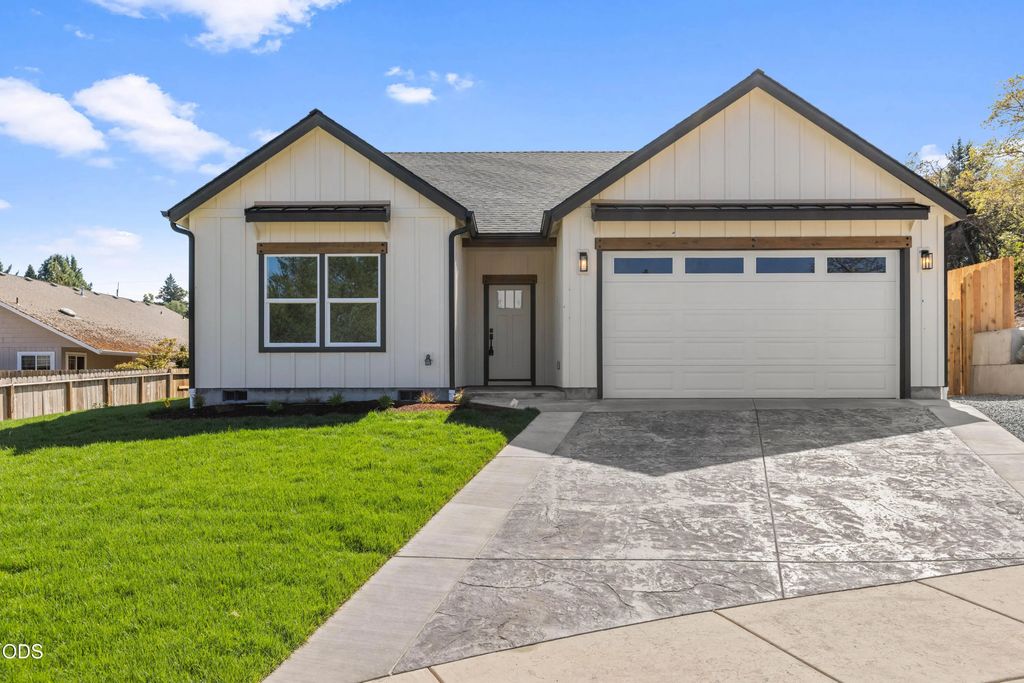 777 Kendall Drive, Grants Pass