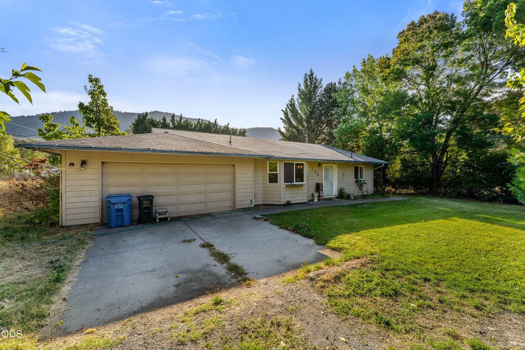 355 Cheslock Road, Grants Pass