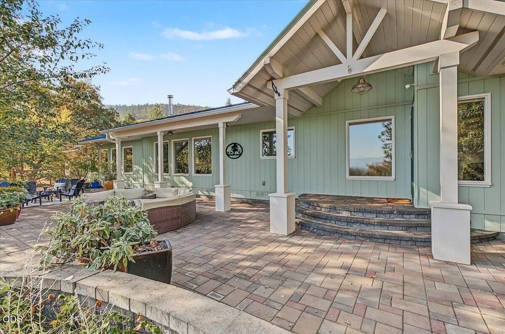 2094 Knowles Road, Medford