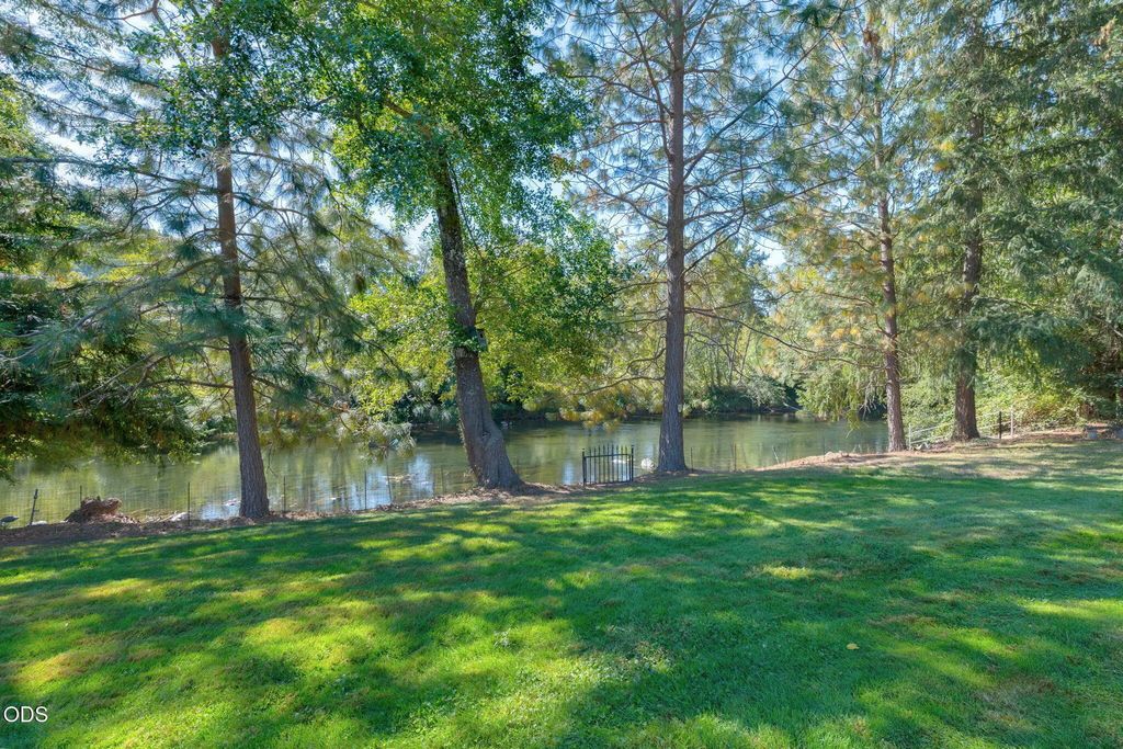 7695 N Applegate Road, Grants Pass