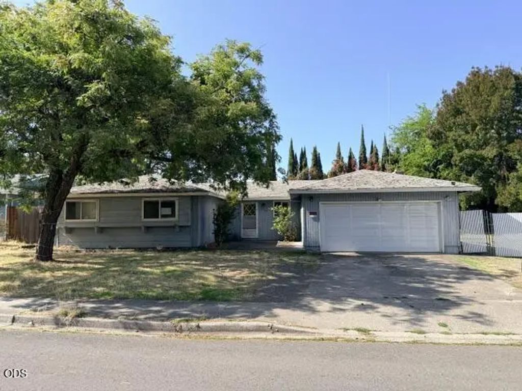 1209 N 10th Street, Central Point